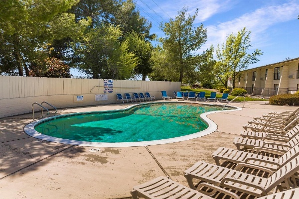 Heritage Inn Express Roseville image 4